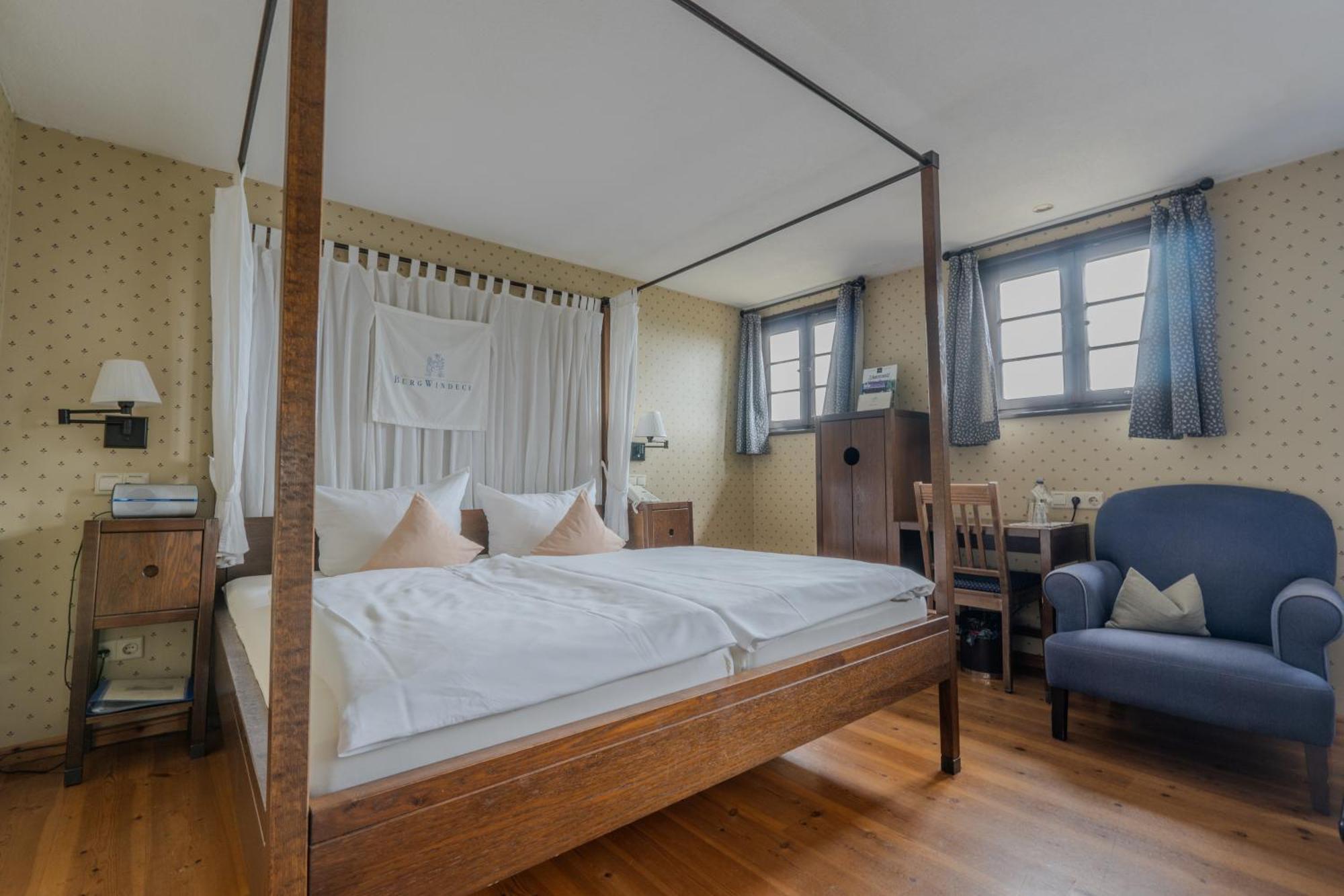 Burg Windeck ***S Hotel บึล ภายนอก รูปภาพ